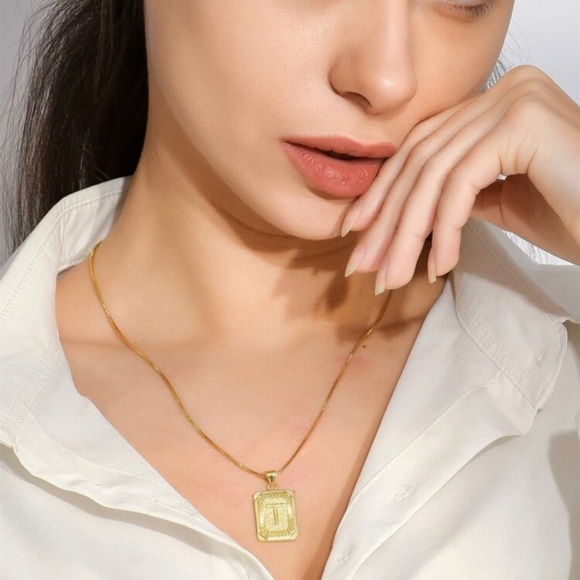 Gold Plated Letter “T” Initial Engraved Charm Tag Box Chain Necklace - Picture 2 of 3